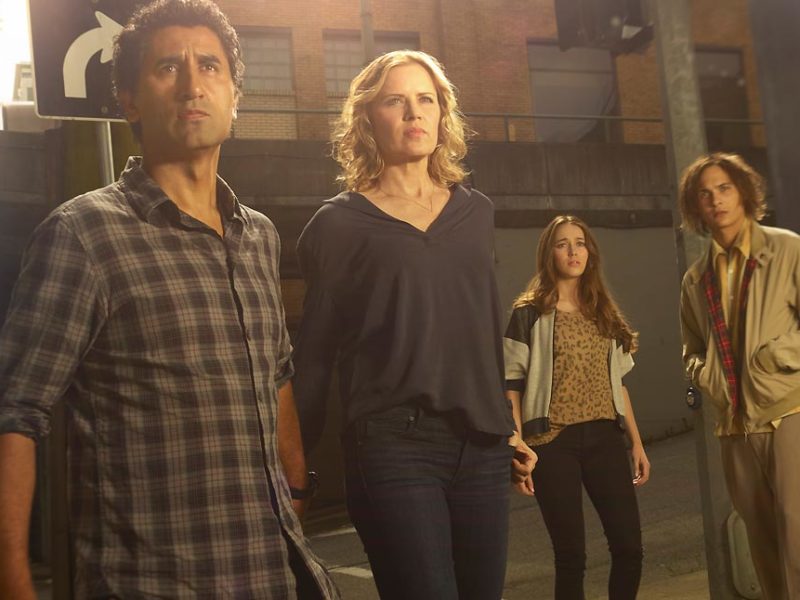 Fear the Walking Dead-Family at the Underpass