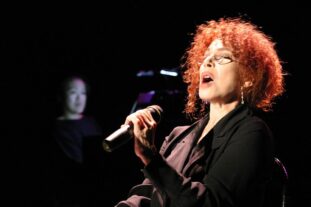 Julia Migenes on stage-Weill
